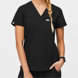 FIGS Women’s Catarina One-Pocket FreeX Scrub Top- Size L